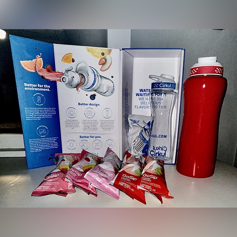 Cirkul 22oz Starter Kit with several additional items